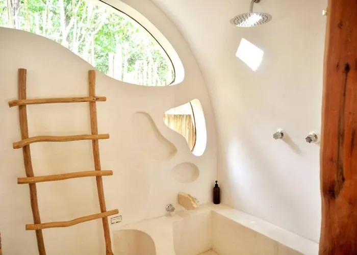 Unique Jungle Dome Kaa Lodge Balcheil