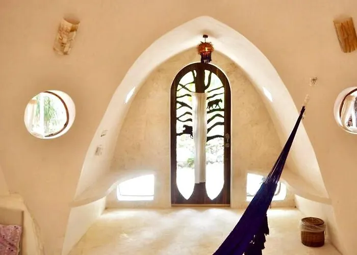Unique Jungle Dome Kaa Lodge