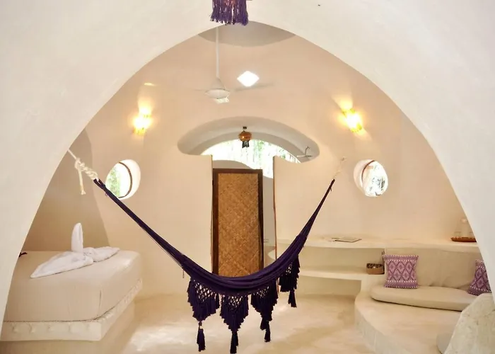 Unique Jungle Dome Kaa Lodge *